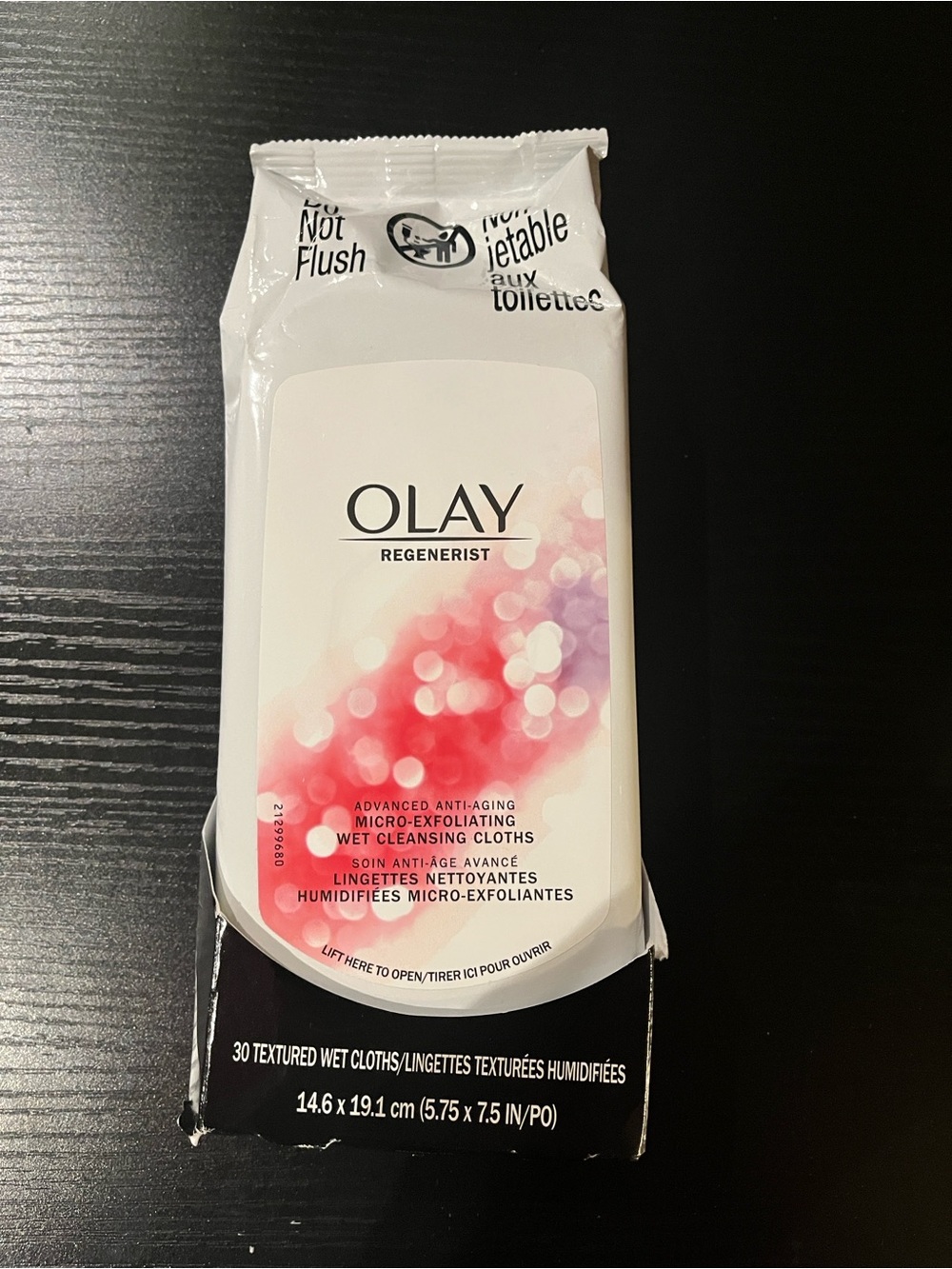 OLAY White and Black Advanced Anti-Aging Micro-Exfoliating Wet Cleansing Cloths